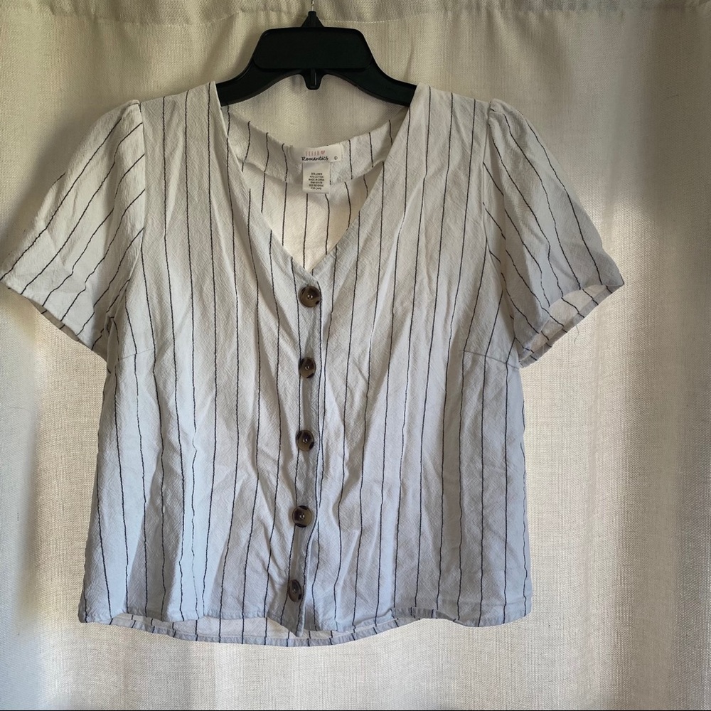 Black and white stripe crop